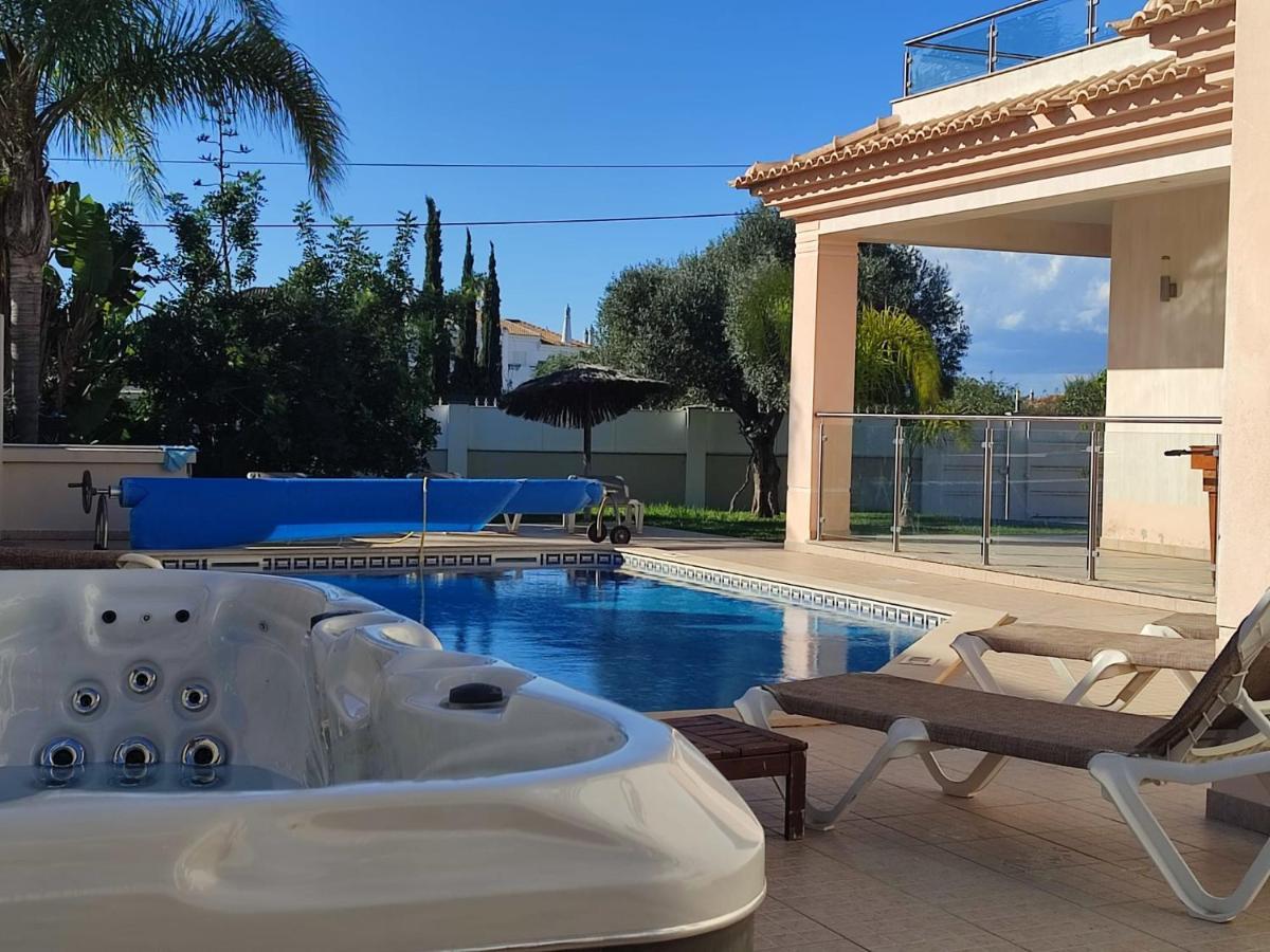 Villa Ruana - 5 Bedrooms On Suite- Free Out Door Hot Jacuzzi - By Bedzy Albufeira Extérieur photo