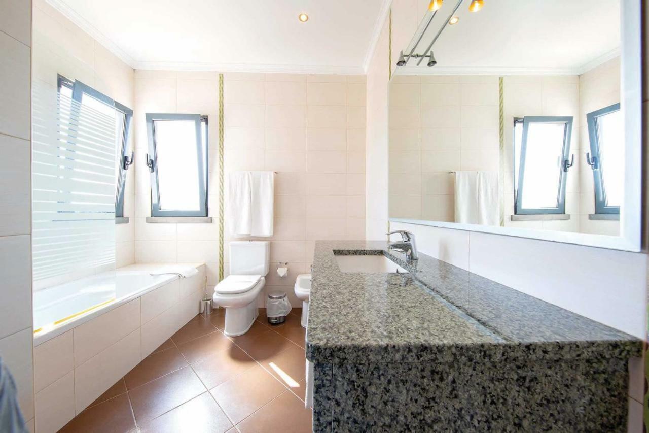 Villa Ruana - 5 Bedrooms On Suite- Free Out Door Hot Jacuzzi - By Bedzy Albufeira Extérieur photo